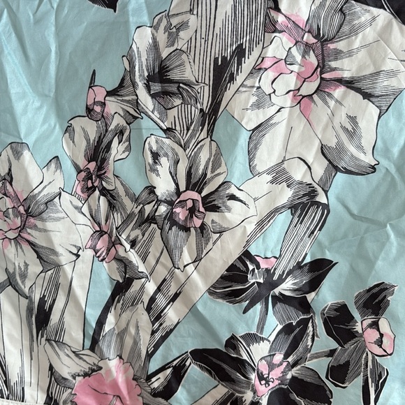 Nike - White/Pink/Blue Nylon Hooded Jacket with Floral Design - Picture 10 of 12